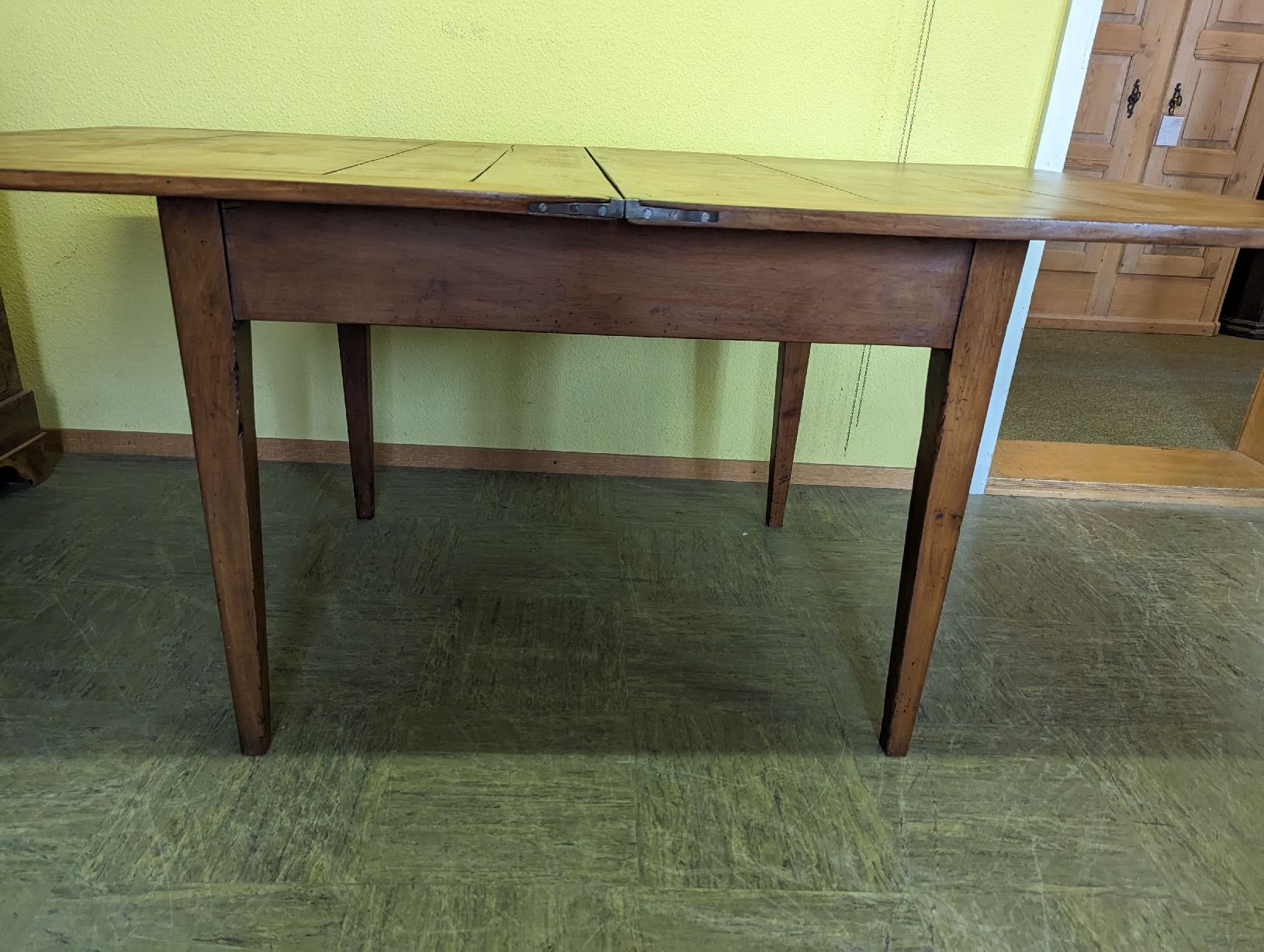 Tavoli: Biedermeier Nussbaum Esstisch – Nuovo (secondo la descrizione) da Stäfa venduto da MichaelHiu 5
