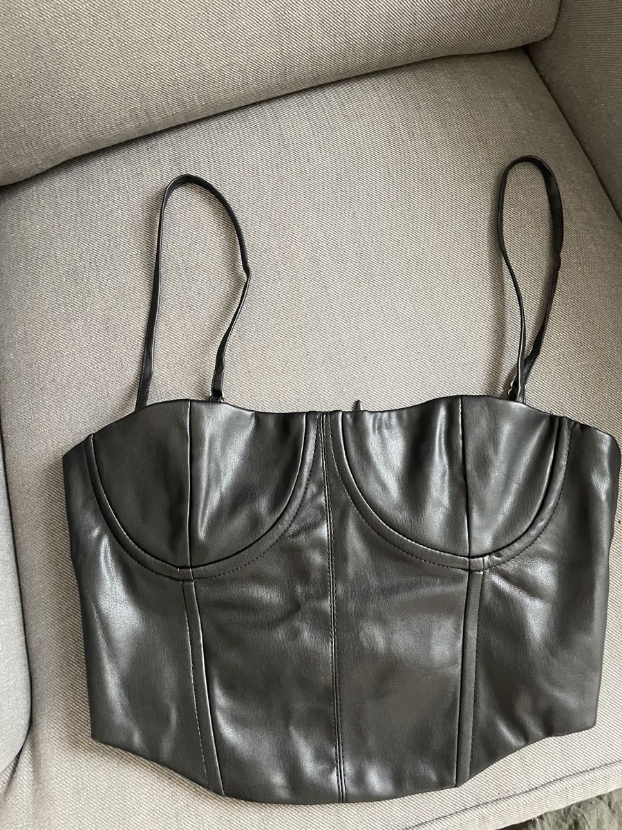 Bershka Top: Schwarzes Bustier Top, Grösse M – Usato da Mauren venduto da acht33null