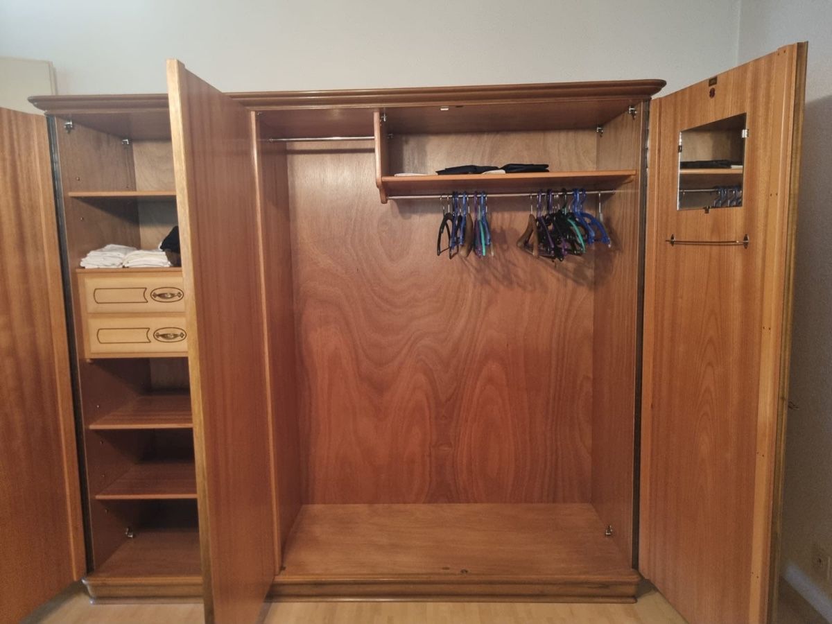 Armadi: Kleiderschrank aus massiv Kirschholz – Usato da Winterthur venduto da arr_y9qd 2