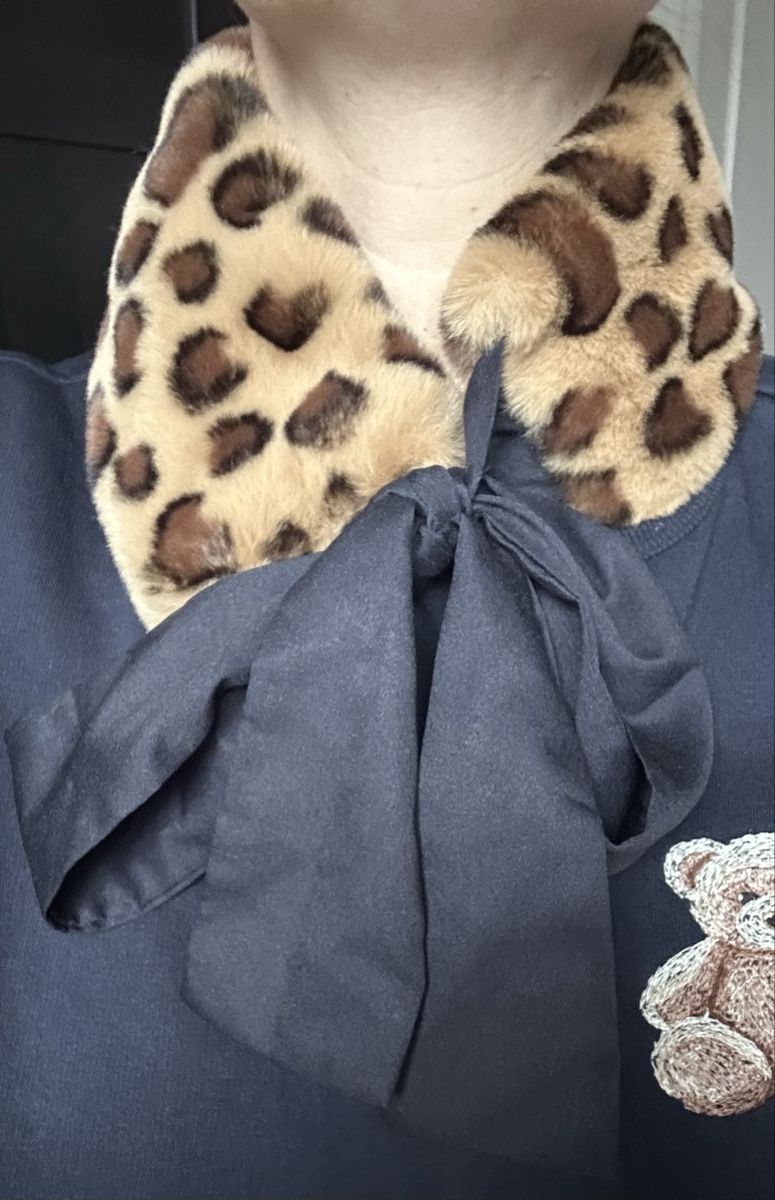 Foulard & Sciarpe: Leopard Faux Fur Collar – Nuovo (secondo la descrizione) da Biel/Bienne venduto da zit_v5yc 4