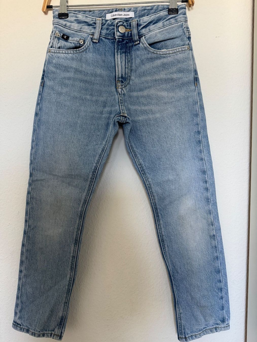 Calvin Klein Pantaloni: Jean Calvin Klein bleu clair taille 10 ans – Usato da Chatelaine venduto da lae_7h8n