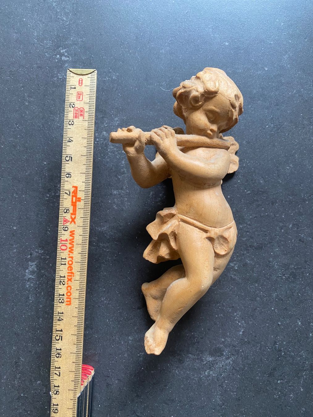 Figurines: Engel / Putte aus Holz geschnitzt mit Querflöte – D'occasion à Winterthur par Winterthurer123 1