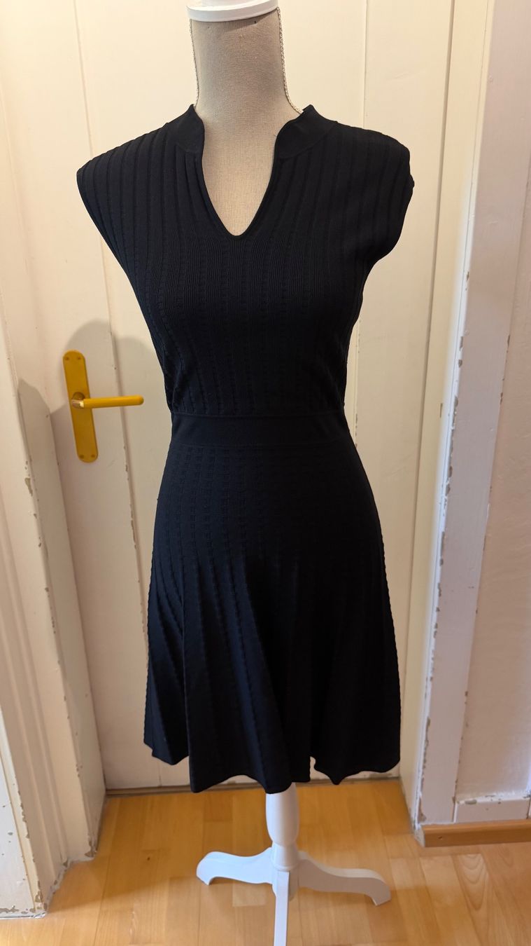 Ted Baker Vestiti: Top elegantes Kleid von Ted Baker – Nuovo (secondo la descrizione) da Schaffhausen venduto da _queen_c
