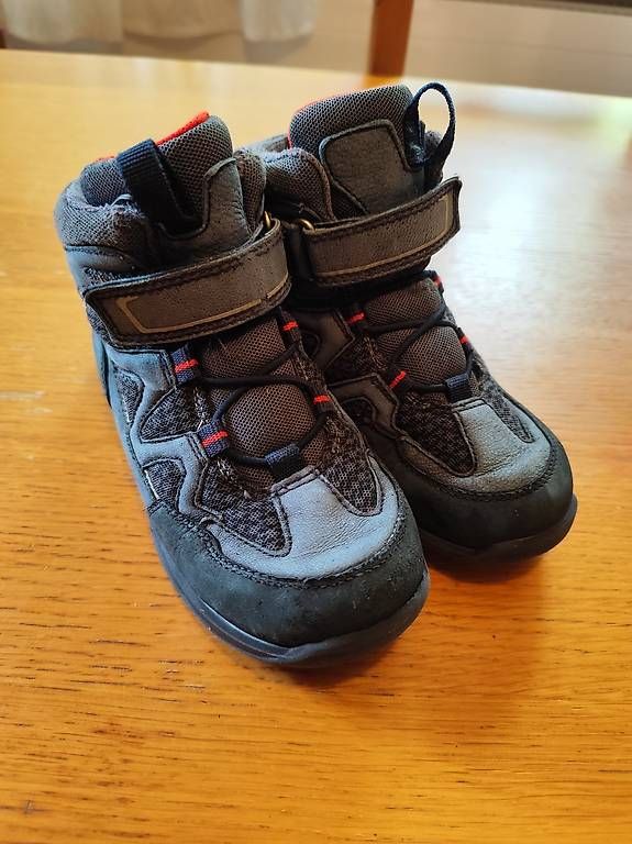 Scarpe per ragazzi: Kinder Wanderschuhe Ecco Gr. 34 – Usato da Thusis venduto da phil_gr