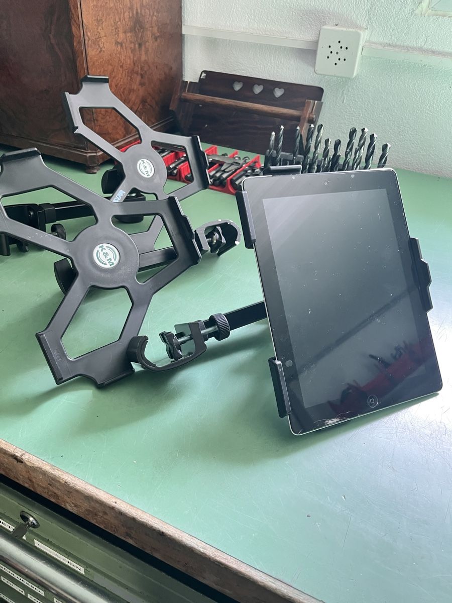 König & Meyer Supporti a parete: 3 K&M - I-pad halter. – Usato da worben venduto da than56 2