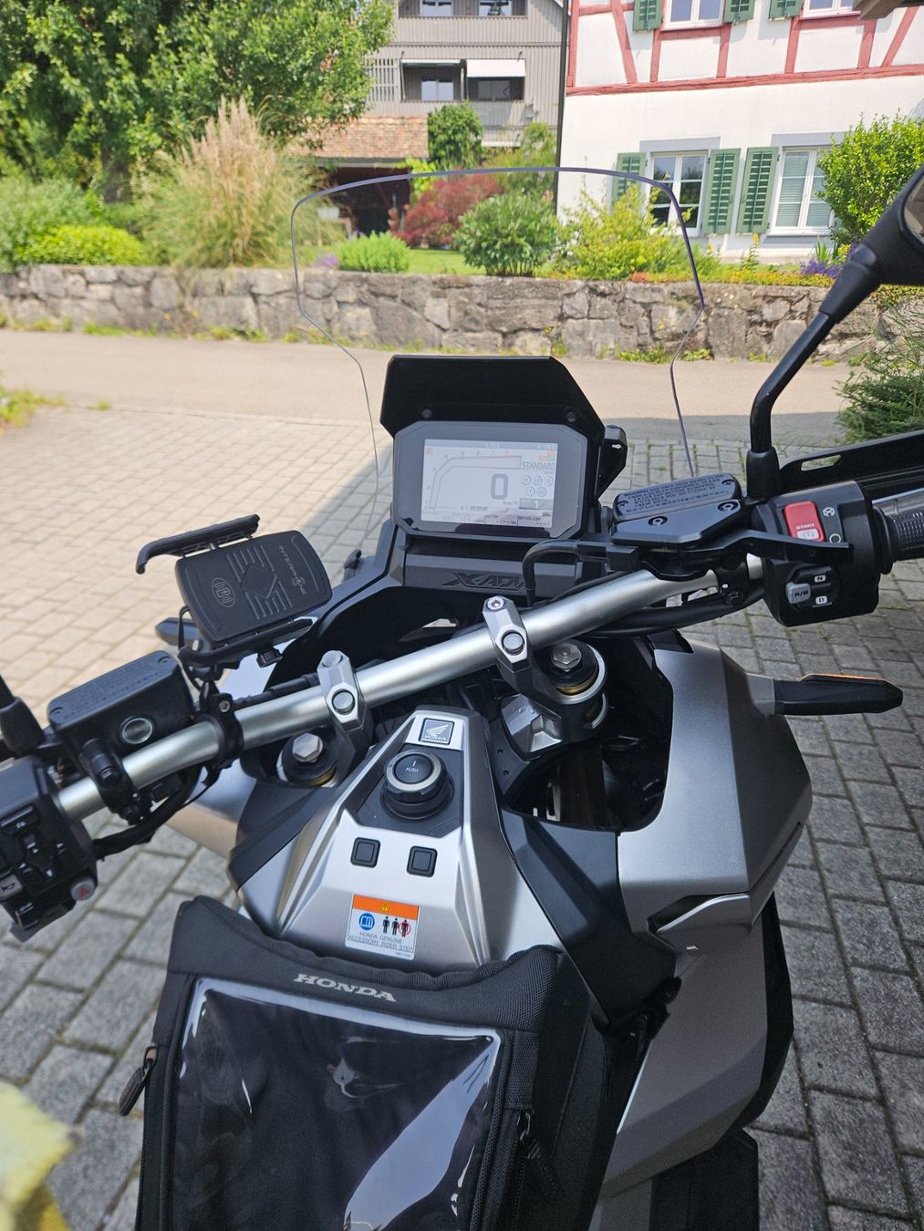 Honda Scooter: HONDA X-ADV 750 - Roller – Usato da Otelfingen venduto da rom_2kzl 6