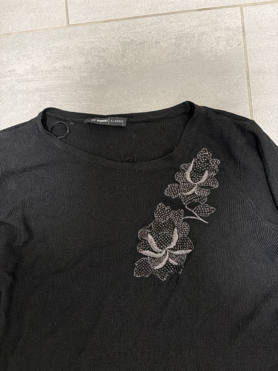 Maglioni & Felpe: Schwarzer Pullover mit Blumen-Stickerei – Usato da Oberglatt ZH venduto da eve_6nj8 1