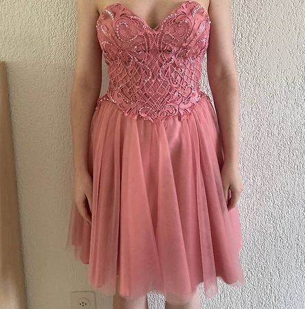 pink dress