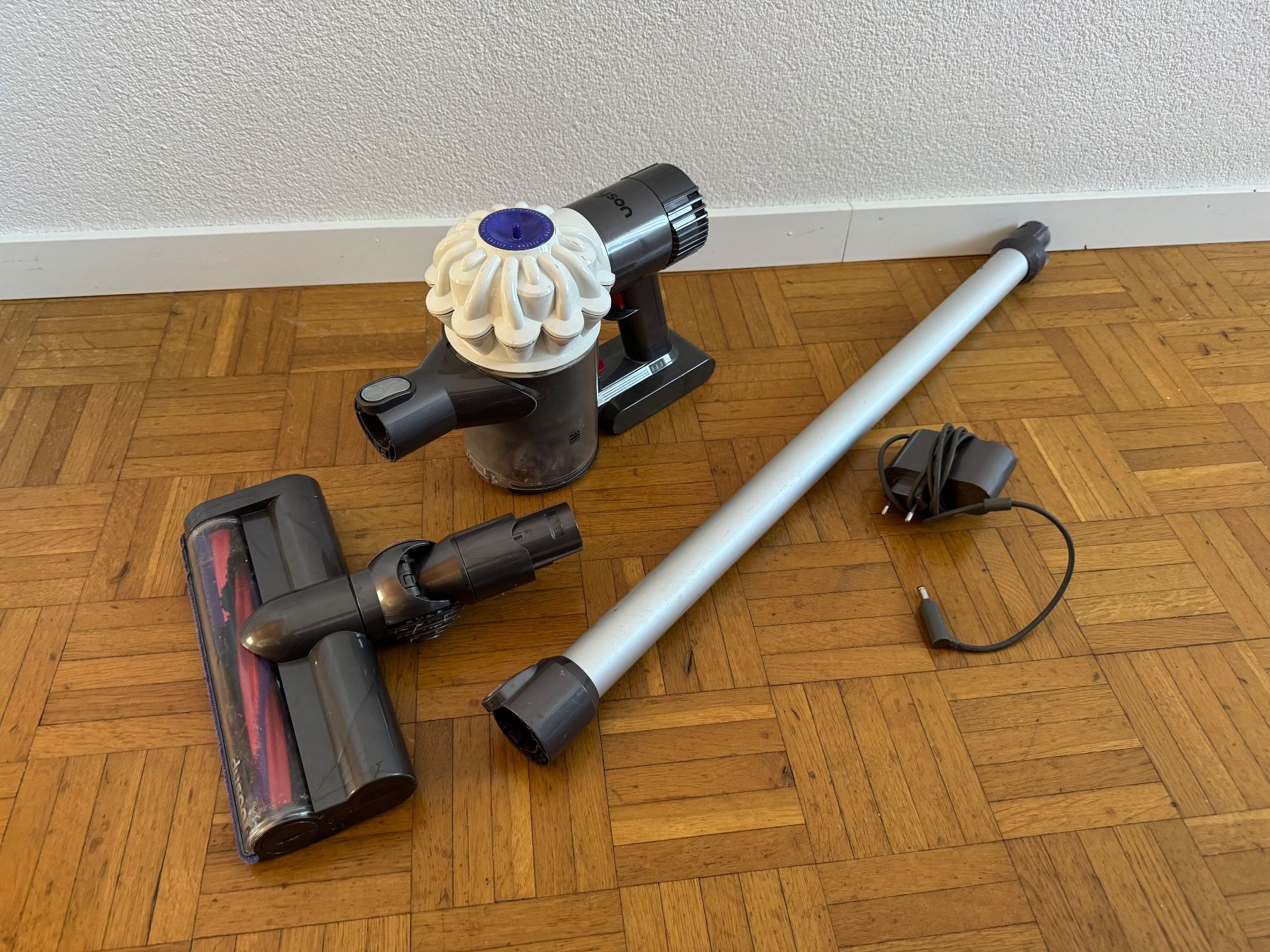 Dyson Aspirapolveri & Accessori: Dyson V6 Akkustaubsauger – Usato da Frauenfeld venduto da lona05