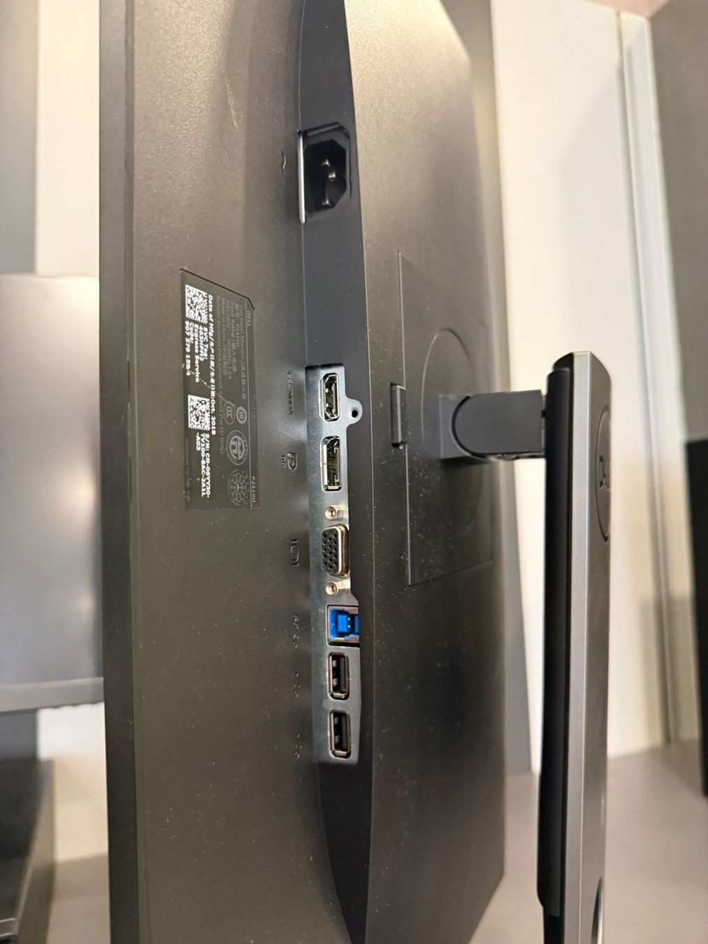 Dell PC: DELL Optiplex 7090 Tower + Écran DELL P2419H 24" – Usato da La Chaux-de-Fonds venduto da it-fab 5