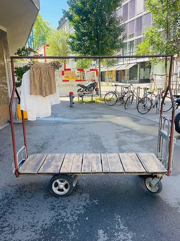 Garderobe: Industrie Wagen / Kleiderstange – Gebraucht aus Zürich von terry77terry