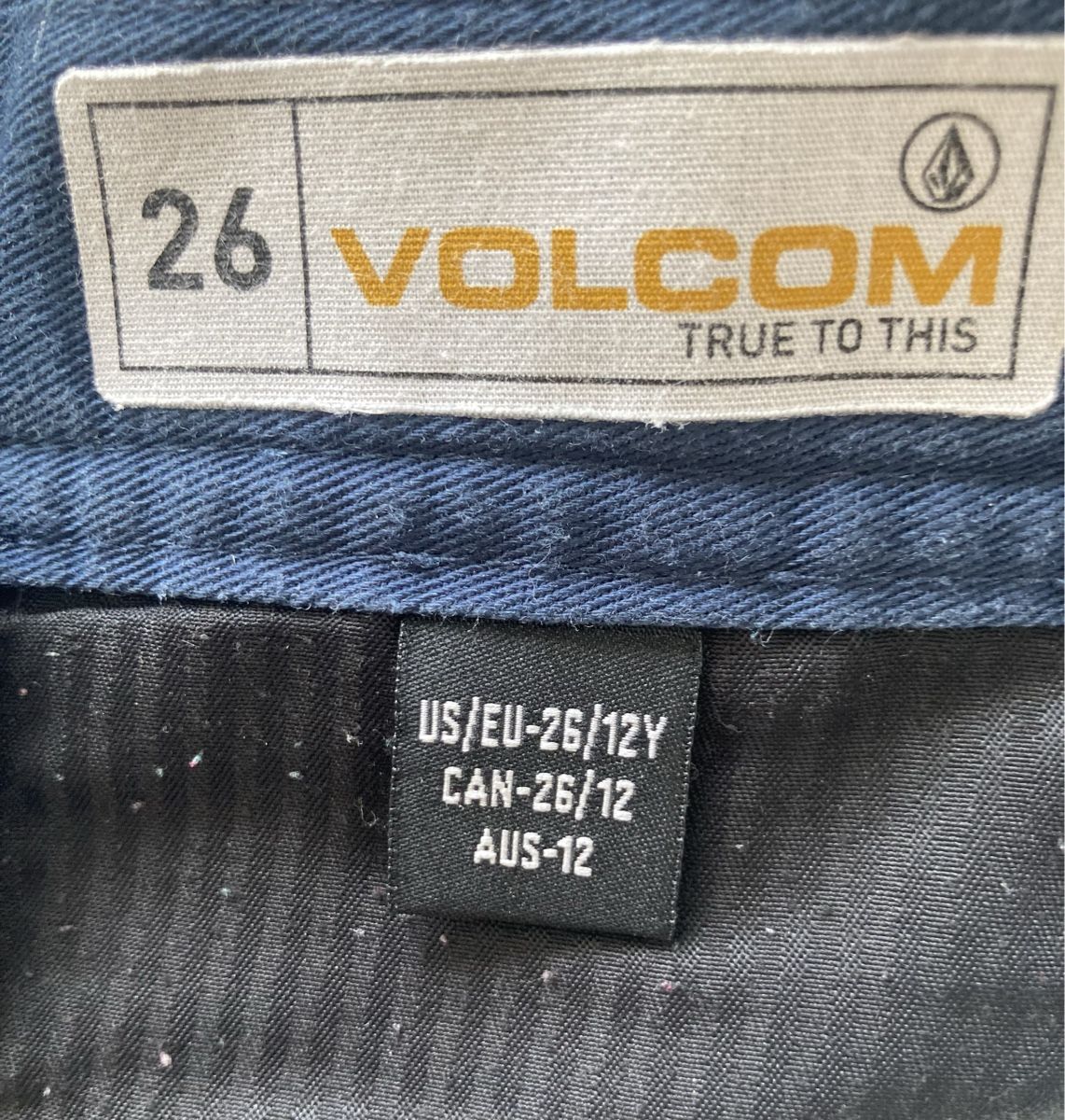 Volcom Pantaloni: Short Volcom marine Y12 – Usato da Chêne-Bougeries venduto da GiovannaDiLoreto 3