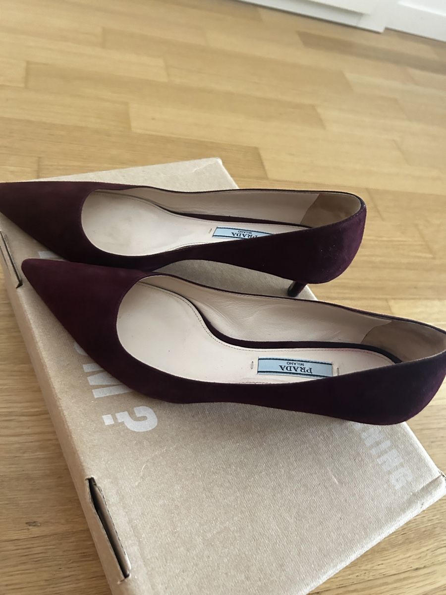 Prada Scarpe da donna: Prada Heels Burgundy Suede Size 36. Used – Usato da Zug venduto da day_9ph6 1