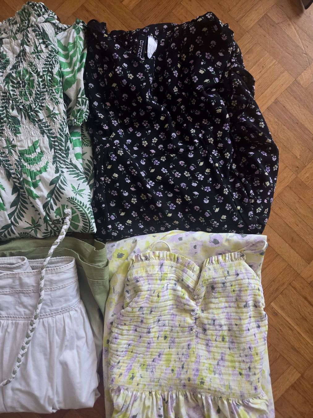 Robes: Kleider und Jupe Gr. M – D'occasion à Basel par grandfamily 2