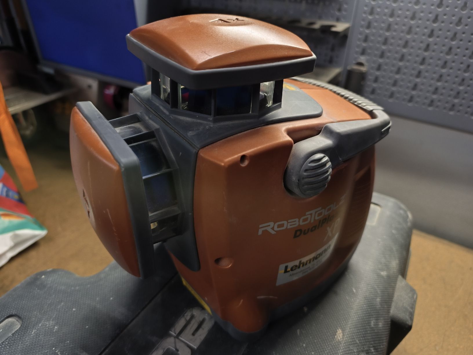 Leica Misurare: Robotoolz DualPlane XP  Laser Rotationslaser mit Koffer – Difettoso da Konolfingen venduto da Bio-suisse 2