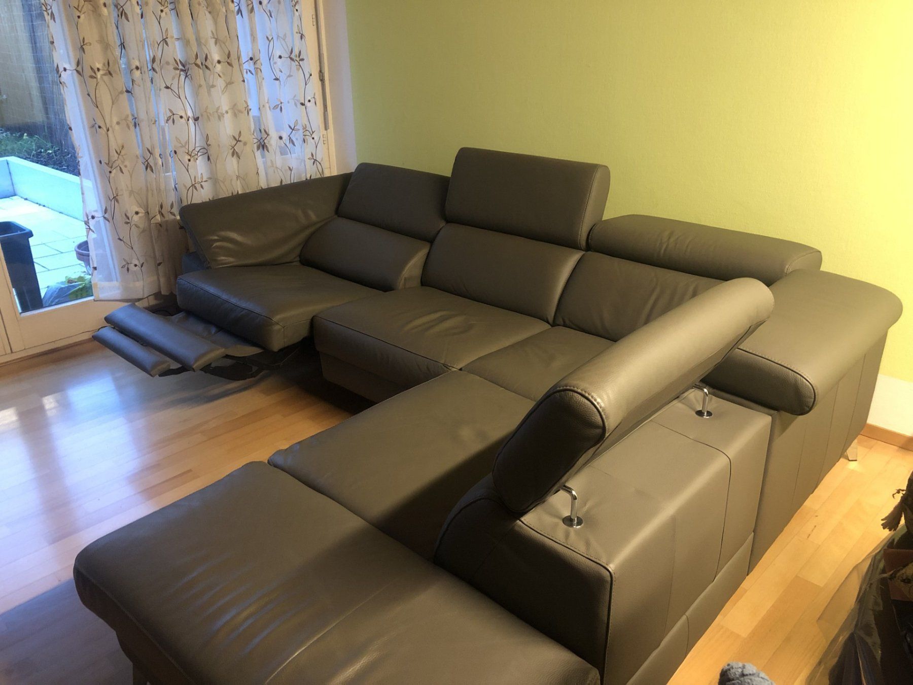 Divani: Grosses graues Ecksofa, L-Form mit Liegefunktion – Usato da Glattbrugg venduto da amzh 1