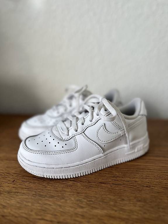 Scarpe per ragazzi: Nike Force 1 Sneaker Gr. 28 – Usato da Lyss venduto da Angelahar