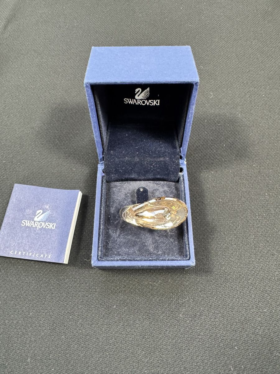 Swarovski Ringe: Swarovski Crystal Ring Size 52 with Box and Certificate – Gebraucht aus Hurden von rac_wyf8
