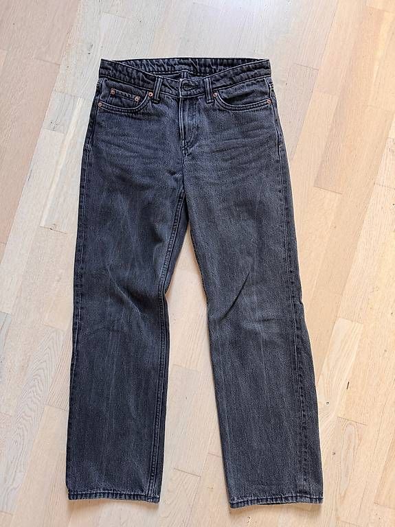 Weekday Jeans: Schwarze Jeans von Weekday – Nuovo (secondo la descrizione) da Arlesheim venduto da dan_vv9f