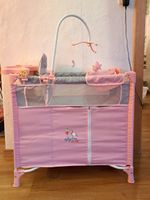 Klappbares Puppen-Reisebett mit Essstuhl und Ablagen