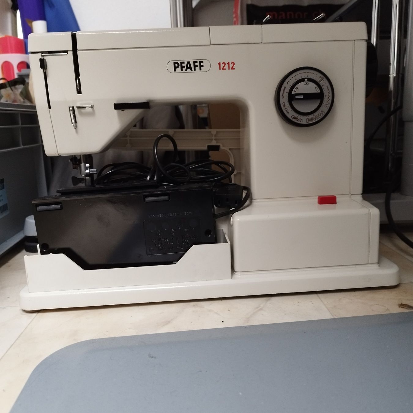 Pfaff Macchine da cucire: Pfaff 1212 Nähmaschine – Difettoso da Diepoldsau venduto da Malimi