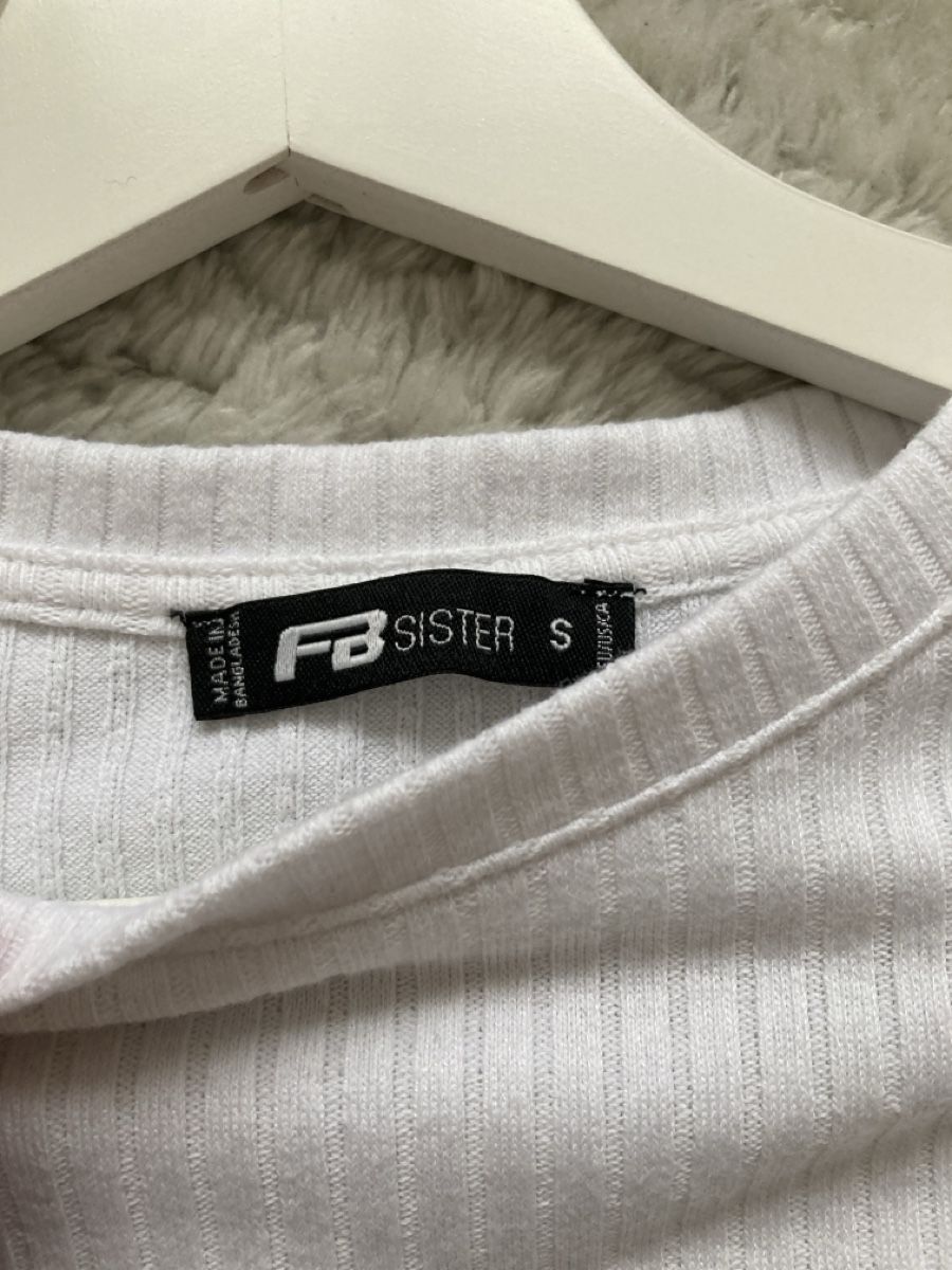 Tops: Weisses Langarmshirt gerippt – D'occasion à Zürich par uma_y5q8 2