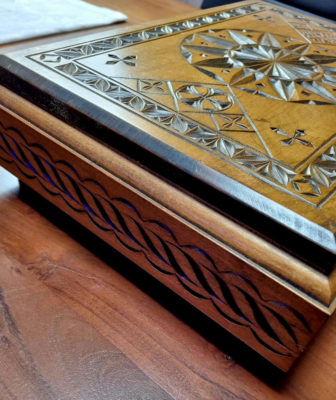Dosen: Massive & prachtvolles Holz Box antik – Gebraucht aus Goldach von PhantomPandaX 1