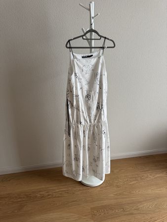 Bimba y Lola Kleid weiss Tier-Print – Grösse M/L