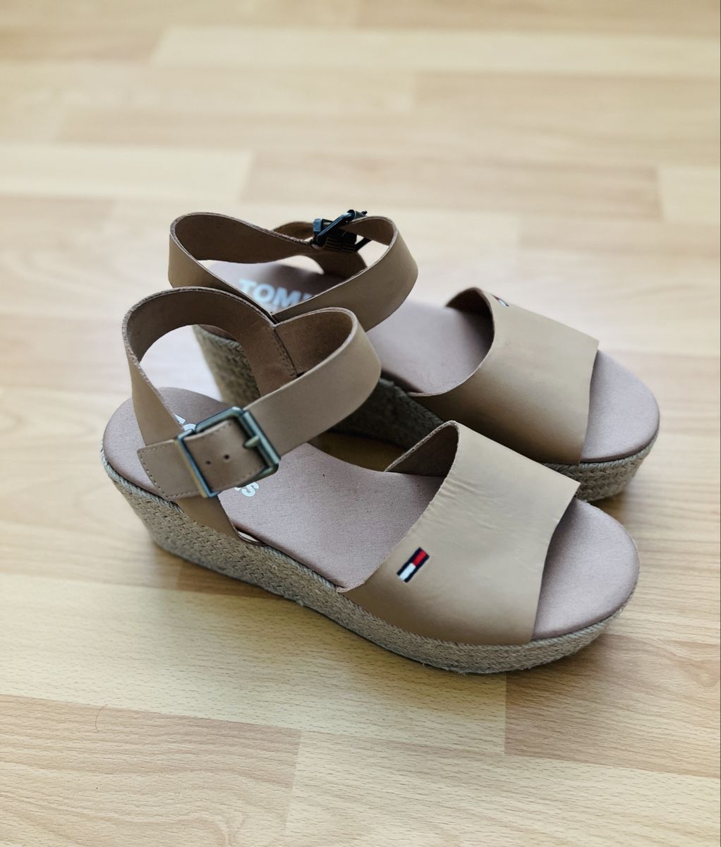 Tommy Hilfiger Scarpe da donna: Tommy Hilfiger Sandale Grösse 39 – Usato da Pfeffingen venduto da jas_88xj