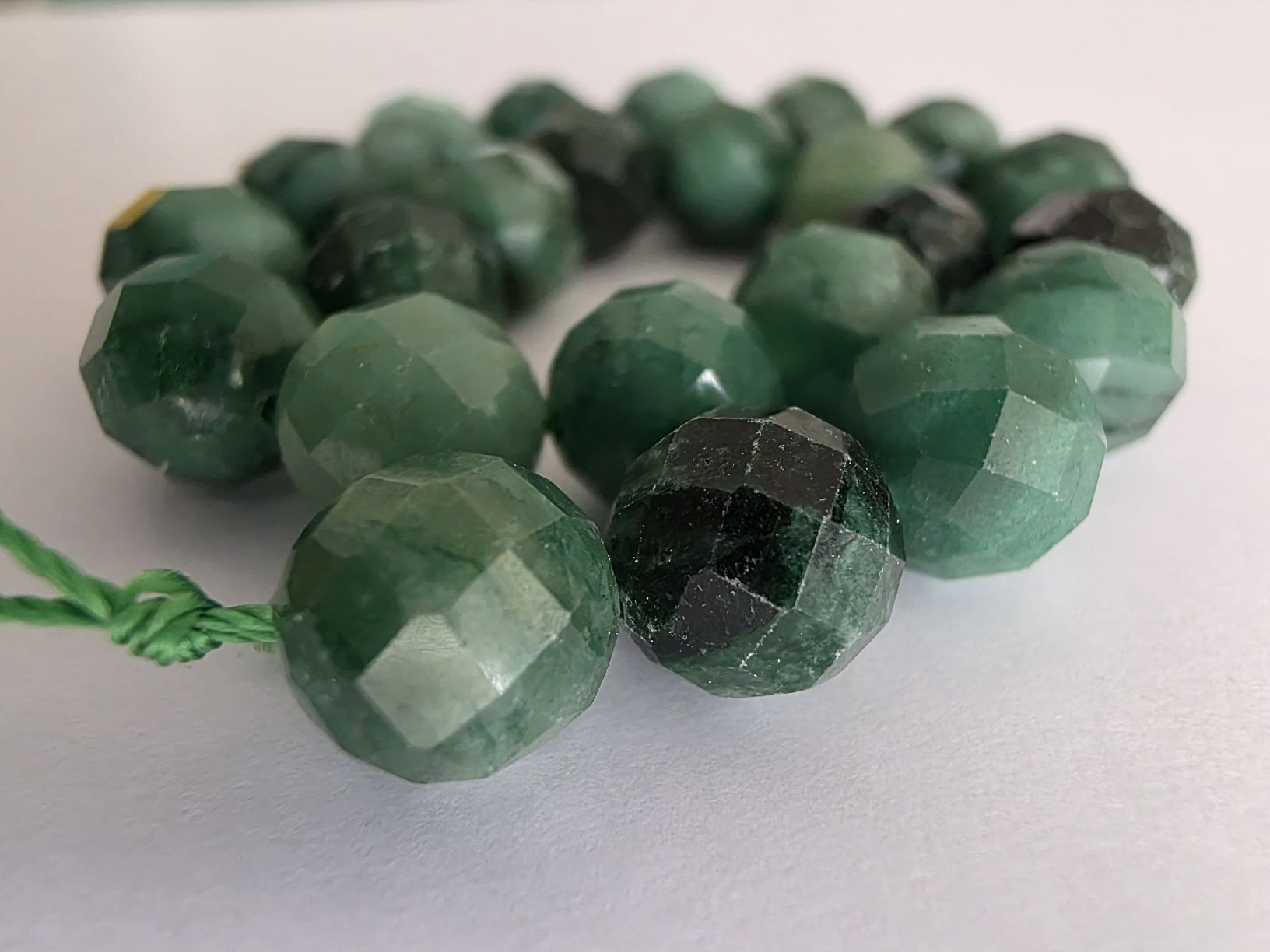Mineralien & Heilsteine: Smaragd (Emerald) facettiert ca. 8mm. Strang – Neu und originalverpackt aus Menziken von Mirager 2