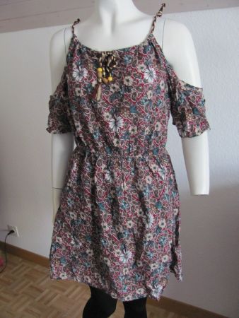 Sommerliches Kleid mit Blumenmuster, Grösse 44 Top Zustand!