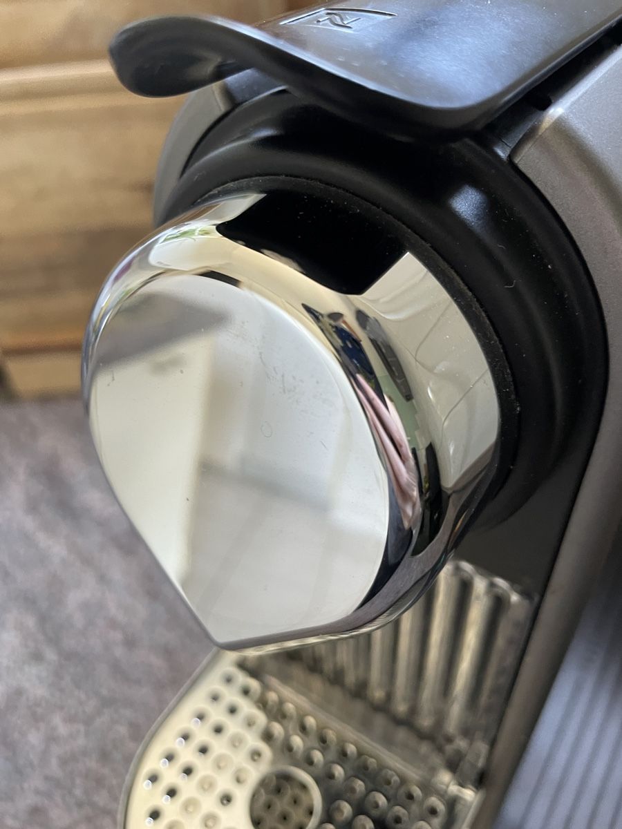 Nespresso Machines à café & Machines à expresso: Nespresso Kaffeemaschine mit Milchaufschäumer  – D'occasion à Dottikon par JP_13 5