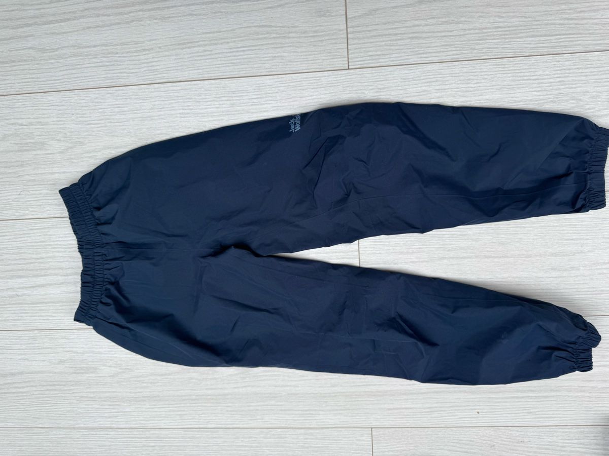 Jack Wolfskin Pantaloni: Jack wolfksin Regenhose gr. 140 – Usato da Basel venduto da mimi8668