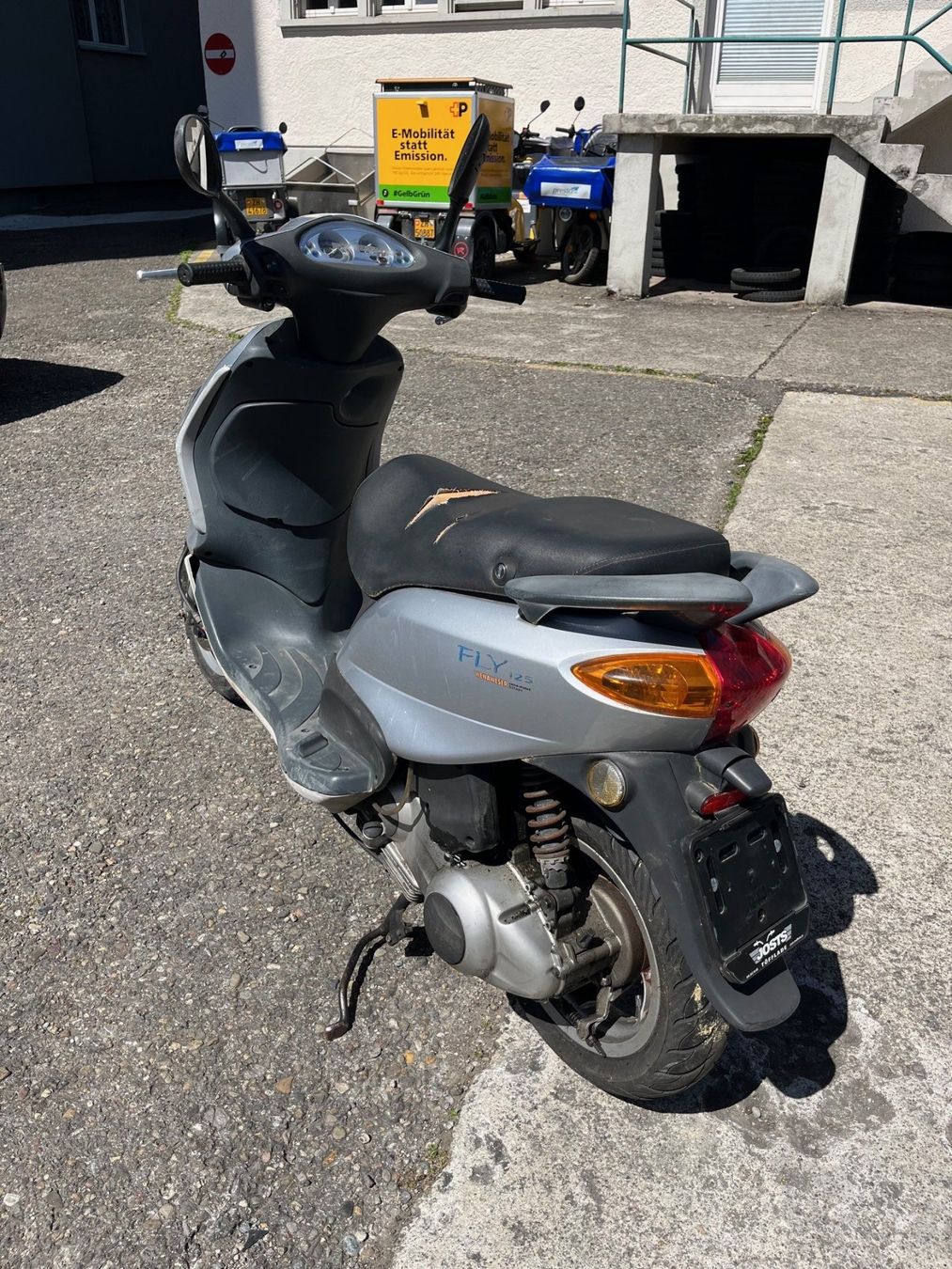 Piaggio Scooter: Occasion Roller Piaggio Fly 125 grau – Usato da Zürich-Schwamendingen venduto da Josts_ToeffladeAG 3
