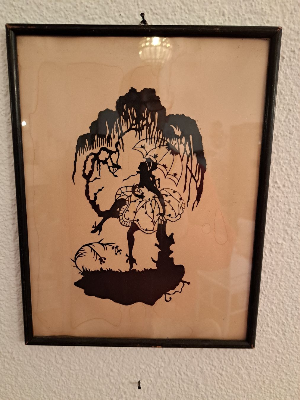 Grafiken & Lithographien: Scherenschnitt Die Frau auf dem Baum – Gebraucht aus Kölliken von Lieblings-stuecke