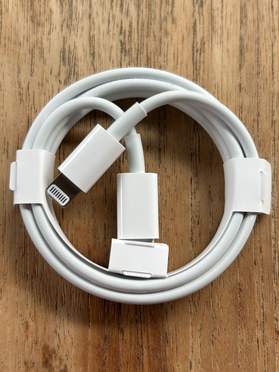 Apple Câbles: Ladekabel USB-C auf Lightning. Original Apple – Neuf avec emballage d'origine à Grüt (Gossau ZH) par guetsli80 2