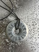 Aussergewöhnliche Halskette mit Symbolen, Handmade!