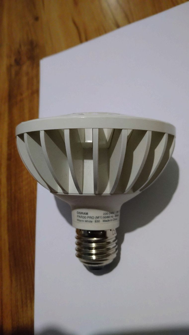 Osram Lampen: LED Spotlight Osram Par 30 pro E27 13 Watt Warm white 830 – Gebraucht aus Gelterkinden von martinom 1