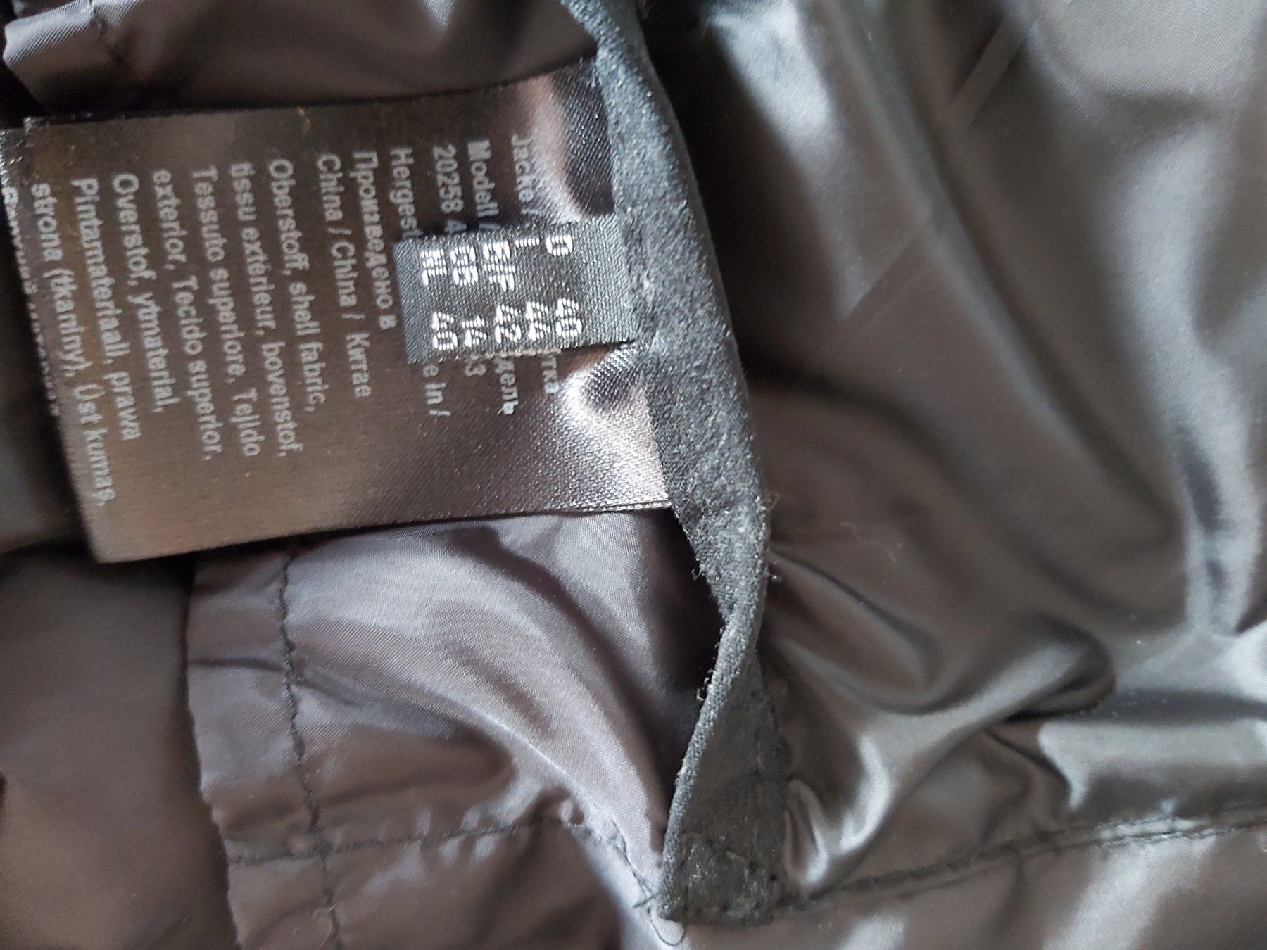 Giacche: Damen Winterjacke schwarz Gr.40 – Usato da Disentis/Mustér venduto da epa_862v 4