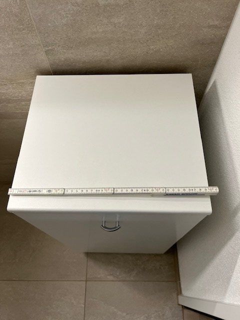 Mobili per bagno: Bläuer Wäschekorbmöbel 40x36x80,5 cm – Usato da Aarau venduto da Obdulia 4