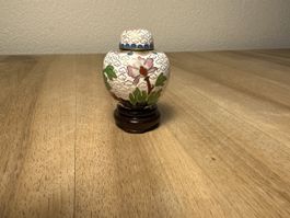 Dekorative chinesische Cloisonné Dose mit Holzsockel