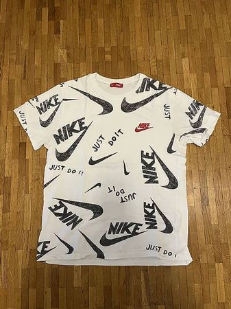 T-shirt Nike