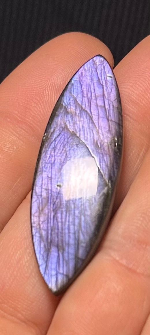 Mineralien & Heilsteine: Wunderschönes Labradorit Cabochon – Neu und originalverpackt aus Männedorf von CabochonExceptionnel
