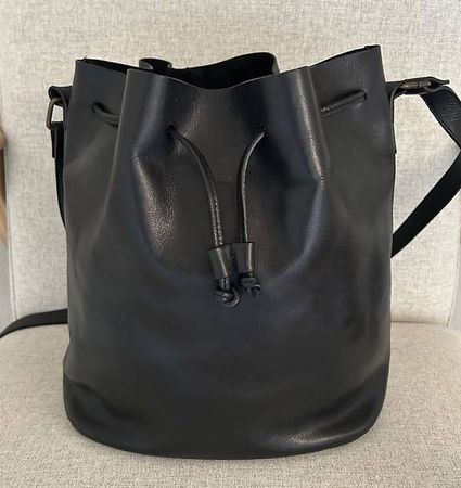 Schwarze ,neuwertige Park Tasche, NP 329Fr.