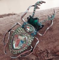 Tolle Brosche Hirsch Käfer hell grün mit Strass
