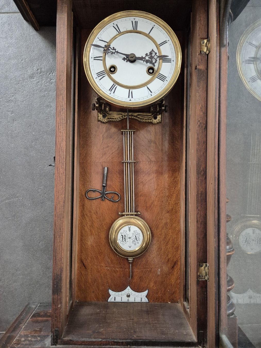 Stand- & Wanduhren: Antike Wanduhr aus Holz mit Pendel – Gebraucht aus Vilters von Fleiflomi 1