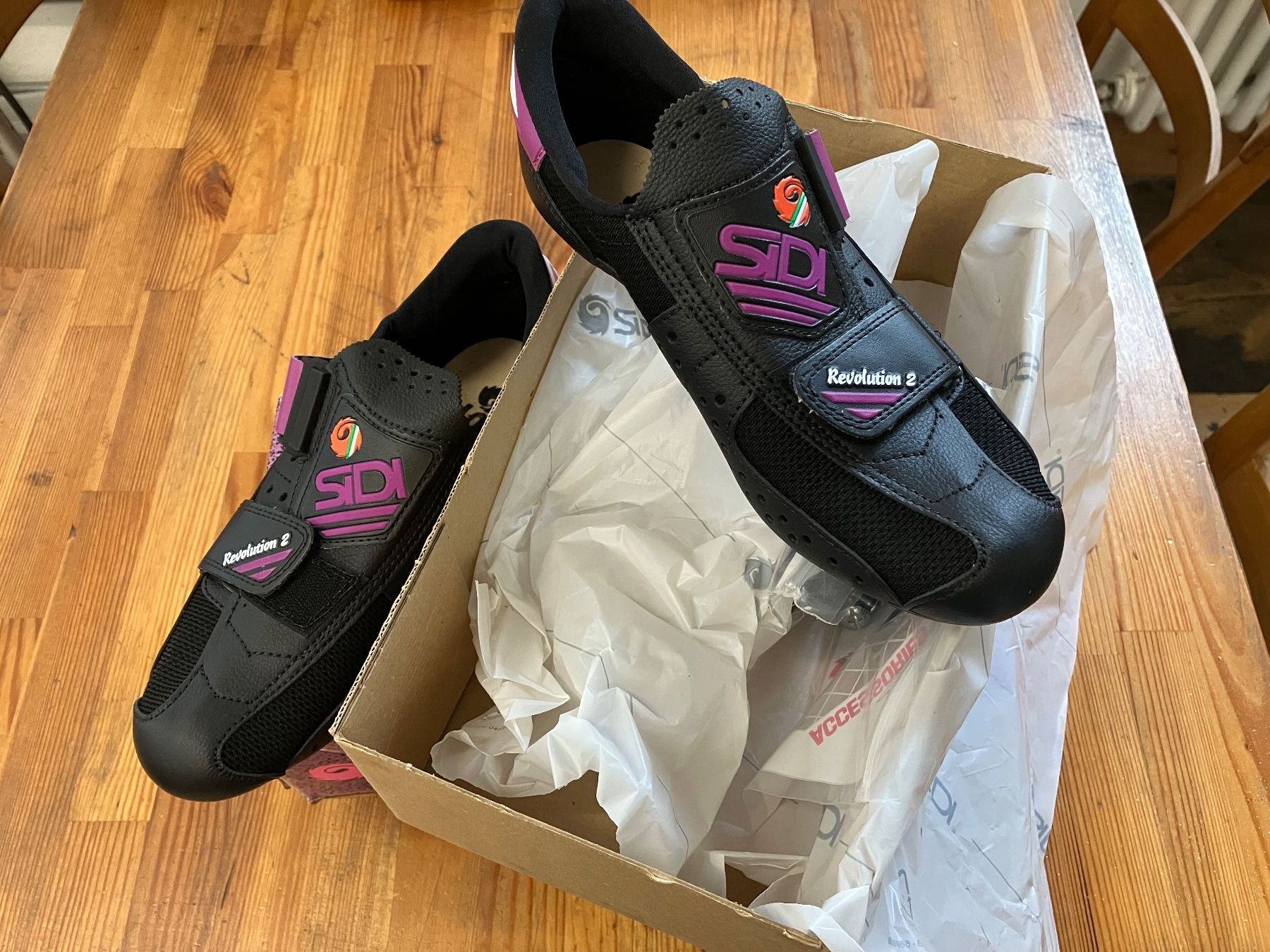 Herrenschuhe: NOS Sidi Revolution 2 Veloschuhe Gr. 39.5 – Neu und originalverpackt aus Burgdorf von intact-Velowerkstatt