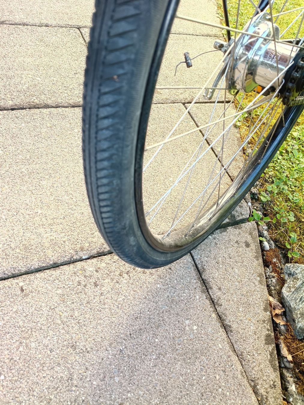 Pneumatici & Ruote complete: zwei gebrachte Militärvelo Pneus, – Usato da Ormalingen venduto da Farnsburg