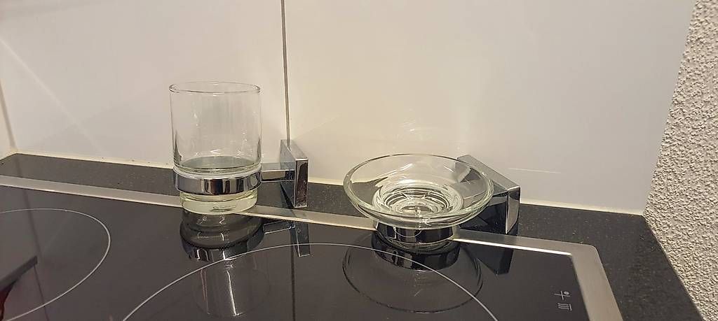 Sonstiges für Haushalt & Wohnen: Glashalter – Gebraucht aus Grabs von Neuton