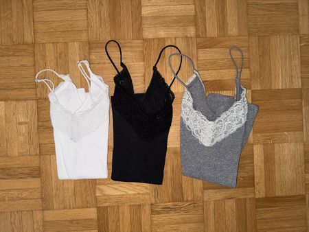 3 Unterhemden mit Spitze Grösse S 